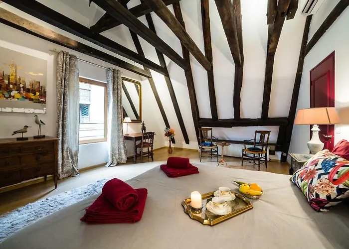 Duplex Cite Medievale * סרלה-לה קנדה